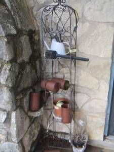 lot 550 image: Metal plant stand