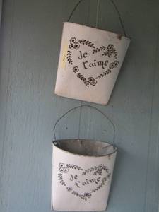 lot 551 image: Heart design hanging metal baskets