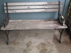 lot 554 image: Outdoor bench
