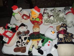 lot 608 image: Stuffed snowman lot various sizes
