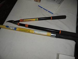 lot 613 image: Outdoor shovel - trimmers