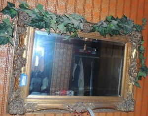 lot 617 image: Approx. 24X30 gold framed wall mirror