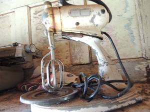 lot 629 image: Vintage Hamilton beach mixer