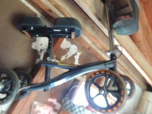 lot 661 image: KNEE SCOOTER by Good Bye Crutches