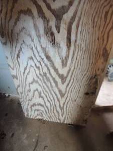 lot 671 image: wooden box with a shelf inside