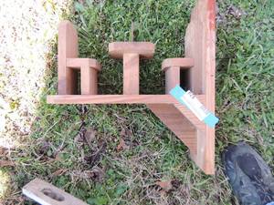 lot 674 image: squirrel feeder - picnic table