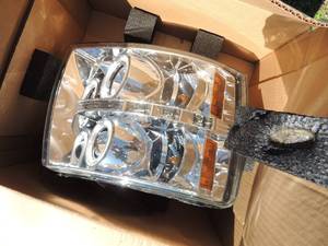 lot 677 image: head lamp assembly qty 2 new- GM22853028 part #--- # unknown is 3157-NA