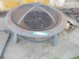 lot 672 image: outdoor fire pit used