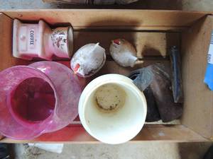 lot 680 image: Coca-Cola drinking cup- pink vase- rooster dcor