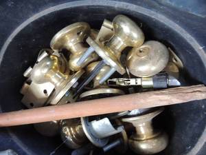lot 678 image: bucket of door knobs and hinges