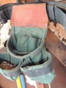 lot 693 image: BELT TOOL POUCH QTY 2- BLACK & GREEN