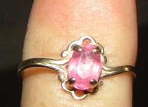 lot 723 image: 10K PINK SAPPHIRE RING