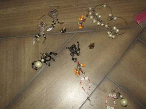 lot 745 image: QTY 6 PAIRS OF EARRINGS, CANDY CORN EARRINGS, OU EARRINGS, HEART EARRINGS, HOOP EARRINGS, AND MORE