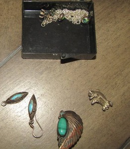 lot 731 image: PAIR OF TURQUISE EARRINGS ONE MISSING THE EAR PIECE, TURQUISE WING CLIP EARRING, PAIR OF STUD EARRINGS AND A NECKLACE