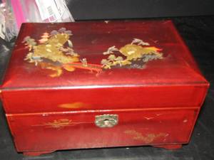 lot 756 image: TRAUMERE EMPTY JAPAN JEWELRY BOX ALSO A MUSIC BOX