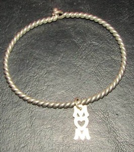 lot 763 image: JAMES AVERY STERLING BRACELET THAT SAYS MOM