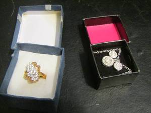 lot 764 image: AVON PAVE CIRCLE NECKLACE AND EARRING GIFT SET, RING IN GIFT BOX