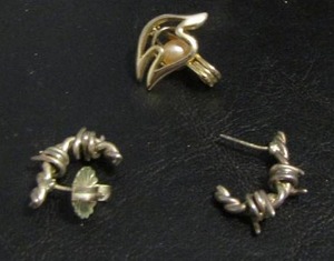 lot 768 image: EARRING BARB WIZE STERLING, DOVE DROP