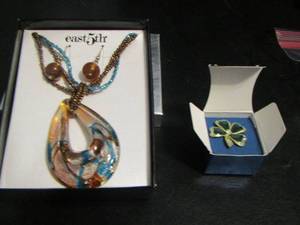 lot 813 image: AVON LUCKY SHAMROCK PIN,   EAST 5TH NECKLACE WITH EARRINGS SET