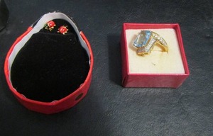 lot 816 image: LADY BUG EARRINGS , 2 FASHION RINGS  BLUE RING IS 18KH GE