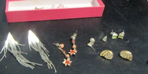 lot 819 image: PINK BOX OF EARRINGS