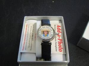 lot 863 image: PICTURE WATCH NEW