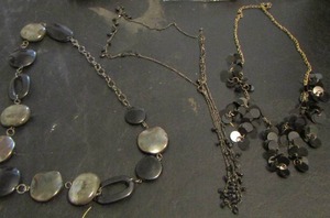lot 830 image: BLACK NECKLACES QTY 3