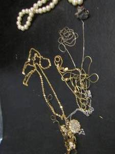 lot 883 image: PEARL NECKLACE, BROKEN EAGLE NECKLACE, AND  SEVERAL MORE