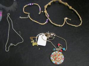 lot 867 image: DOG NECKLACE, JEWELED NECKLACE, BEADED FLORAL NECKLACE