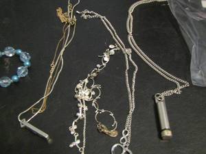 lot 884 image: NECKLACES AND BRACELETS