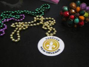 lot 869 image: MARDI GRAS BEADS, BEJEWLED BRACELET