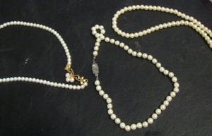 lot 840 image: PEARL NECKLACE