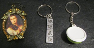 lot 845 image: KEY CHAIN BOWL,WWJD KEY CHAIN, PHOTO FRAME