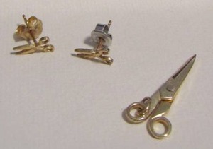 lot 775 image: 14 K SISSORS NECKLACE PENDANT AND MATCHING EARRINGS