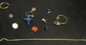 lot 782 image: BRACELET , MISC. EARRINGS