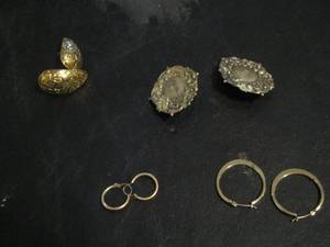 lot 784 image: 4 PAIR OF EARRINGS