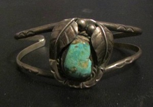 lot 804 image: TURQUISE BRACELET IN SILVER