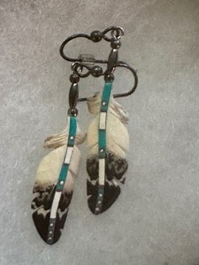 lot 781 image: Indian FEATHER EARRINGS - THUNDER FLUFFY ART