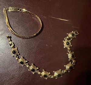 lot 802 image: TURTLE BRACELET, SMALL GOLD COLOR BRACELET