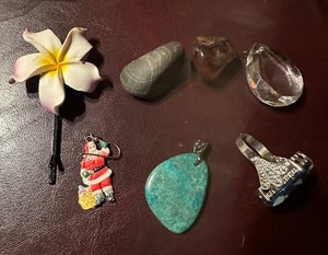 lot 831 image: TURQUOISE DROP, MARBLES, RINGS, FLOWER HAIR PINS,  ROCKS