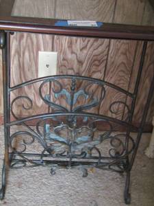 lot 97 image: METAL FRAME MAGAZINE RACK WITH WOOD FRAMED GLASS TOP 241712