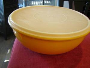 lot 699 image: Tupperware LARGE bowl - Yellow