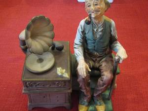 lot 707 image: Porcelain Figurine (Man SMOKING PIPE LISTENING TO PHONOGRAPH) MUSIC BOX - ARDALT -LENWILE  VERITHIN 7077