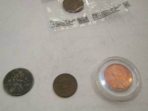 lot 915 image: 1941 LINCOLN PENNY, 1969 PENNY, 1943 TIN PENNY, 1 KONUNG Gustaf VI Adolf