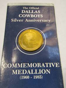 lot 914 image: DALLA COWBOYS SILVER ANNIVERSARY COMMERATIVE MEDALLION 1960-1985