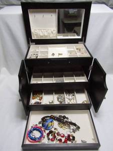 lot 47 image: Assorted fashion jewelry and counter-top jewelry chest