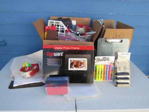 lot 14 image: Assorted office supplies