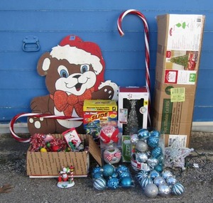 lot 19 image: Assorted Christmas decor