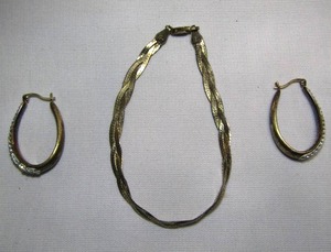 lot 82 image: .925 Italy necklace and AU .925 earrings