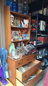 lot 64 image: Miscellaneous decor and housewares (shelf not included)